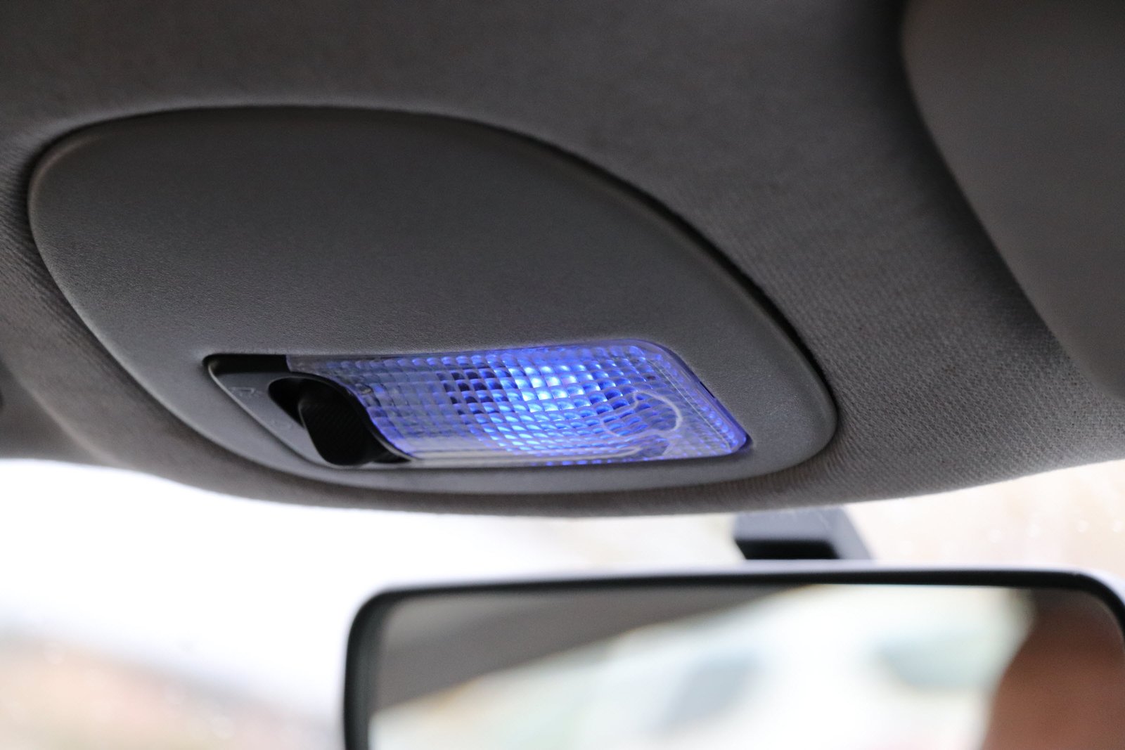 عملکرد انواع چراغ‌های سقفی خودرو و استفاده‌های مختلف آن